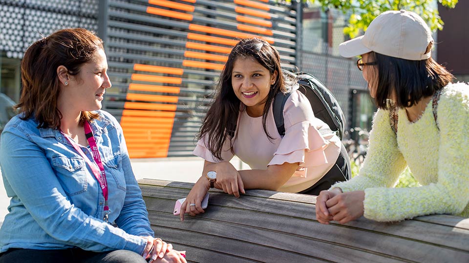 Students talking outside ֱapp London campus